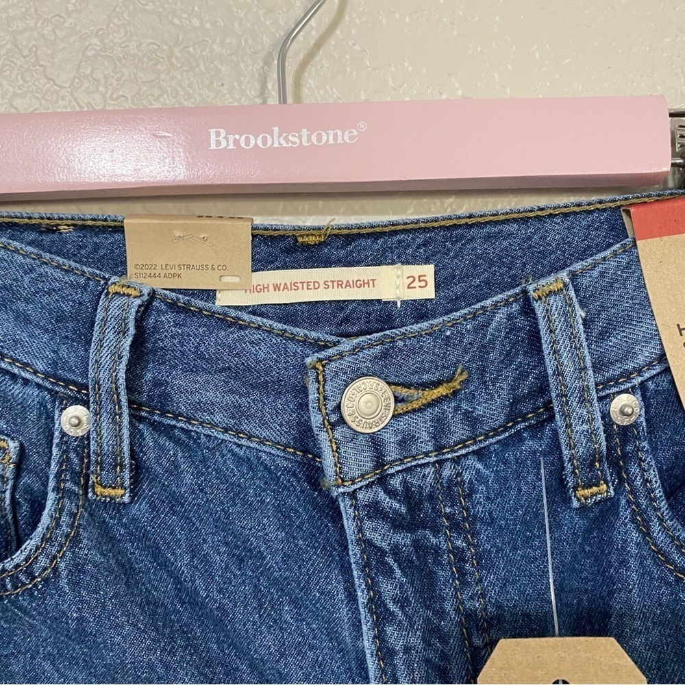 Levi’s High Wasted Straight Jeans - Picture 4 of 6